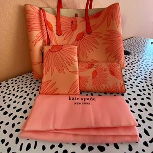 Kate Spade Molly Falling Flower Tote with Wallet